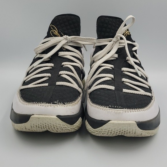 💥Host Pick 💥LeBron James Nike Air Max sneakers Sz 12 CD5007-101 - Picture 4 of 9